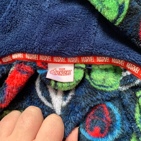 Good condition hooded housecoat. Marvel. Fleece Size 1/2 - Picture 3 of 3